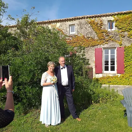 別荘 Logis De Bois Roche 1 Saint-Bonnet-sur-Gironde